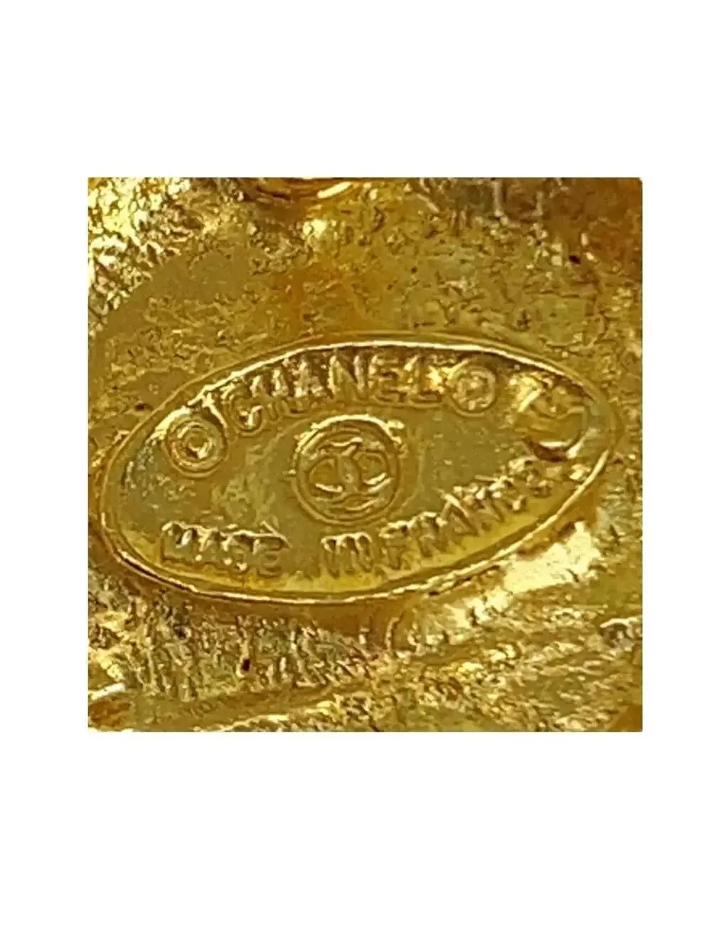 CHANEL elevate your